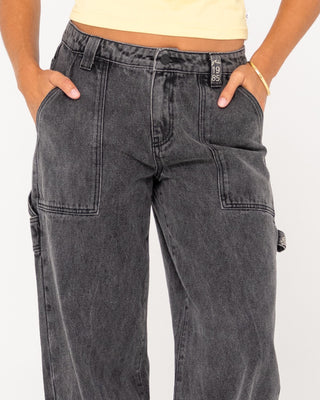 Woman wearing Billie Low Wide Denim Carpenter Pant in Stone Black