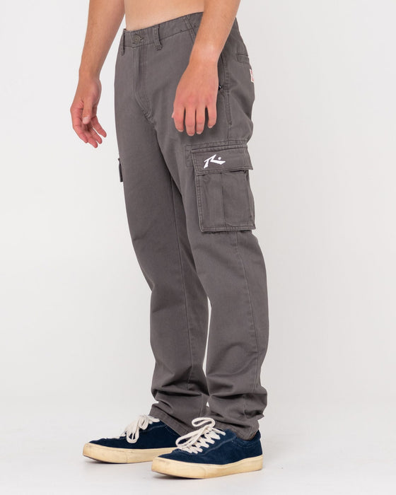 man-wearing-manila-cargo-pant-in-coal