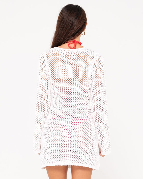 woman-wearing-amalfi-long-sleeve-knit-mini-dress-in-snow