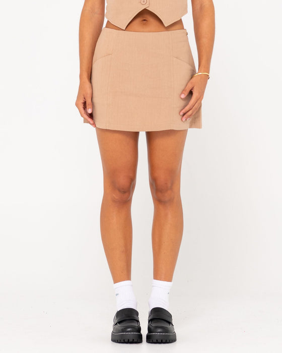 woman-wearing-sicily-mid-rise-skirt-in-oatmilk