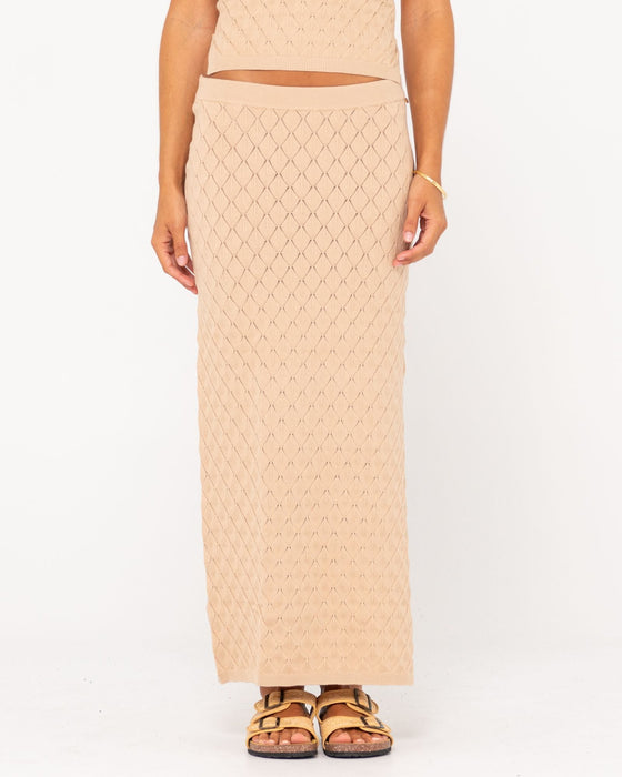 woman-wearing-leo-maxi-knit-skirt-in-oatmeal