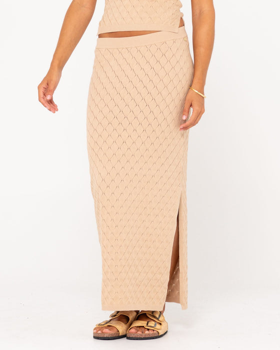woman-wearing-leo-maxi-knit-skirt-in-oatmeal