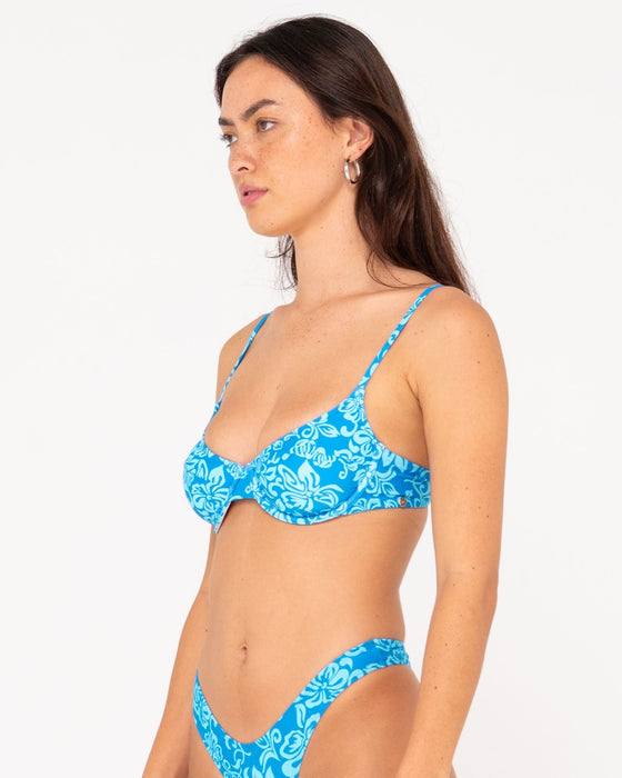 woman-wearing-cabo-balconette-bikini-top-in-aquarius-blue