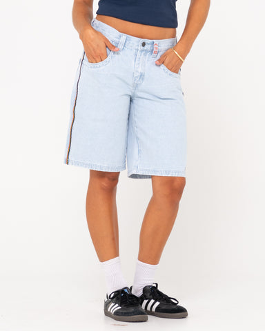 Woman wearing Flip Mommy Low Rise Wide Leg Denim Short in Sky Blue Heather/red Gold