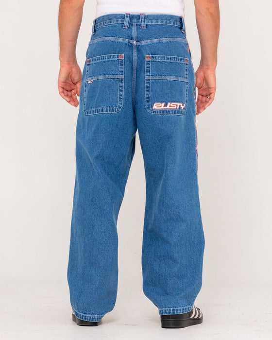 man-wearing-flip-daddy-2-0-jean-middy-blue-in-middy-blue