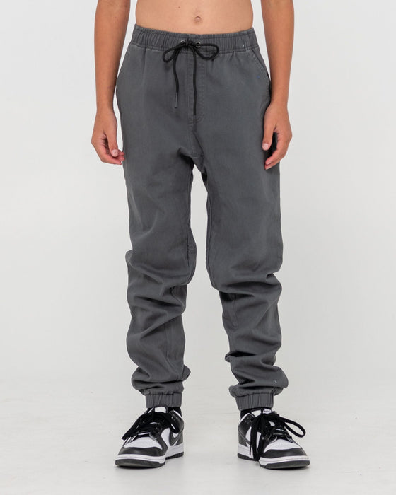 boy-wearing-hook-out-elastic-pant-boys-in-pavement