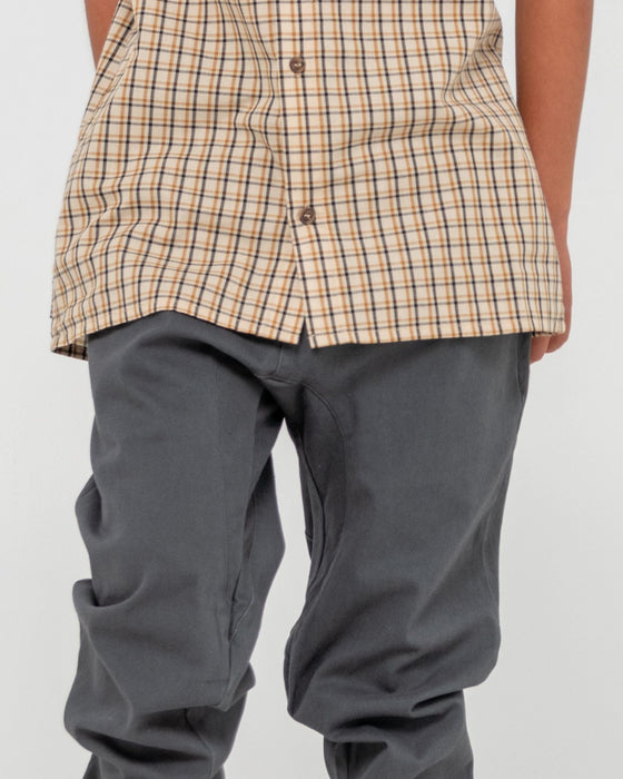 boy-wearing-hook-out-elastic-pant-boys-in-pavement