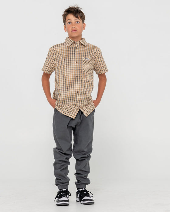 boy-wearing-hook-out-elastic-pant-boys-in-pavement