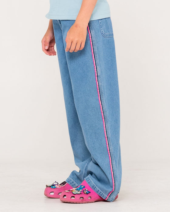 girl-wearing-flip-girl-low-rise-jean-in-middy-blue-pink-1