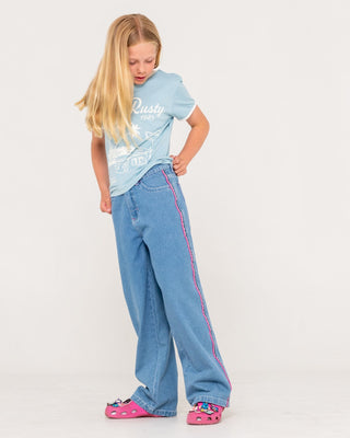 Girl wearing Flip Girl Low Rise Jean in Middy Blue / Pink 1