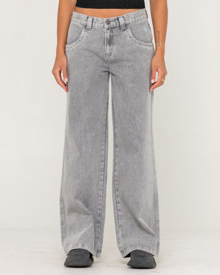 Woman wearing Flip Mommy Low Rise Tapeless Denim Jean in London Summer