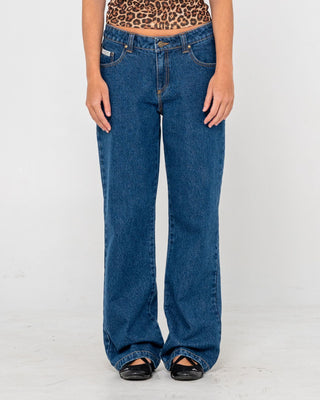 Woman wearing Suzy Straight Low Rise Jean in Authentic Blue