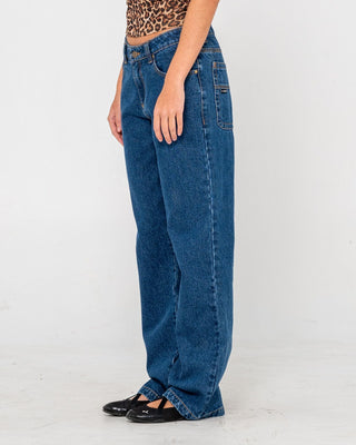 Woman wearing Suzy Straight Low Rise Jean in Authentic Blue