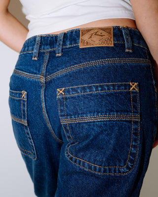 Woman wearing Suzy Straight Low Rise Jean in Authentic Blue