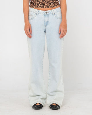 Woman wearing Suzy Straight Low Rise Jean in Sky Blue Heather