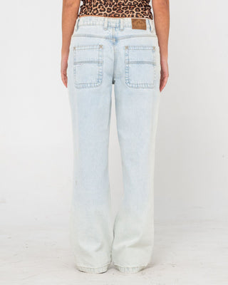Woman wearing Suzy Straight Low Rise Jean in Sky Blue Heather