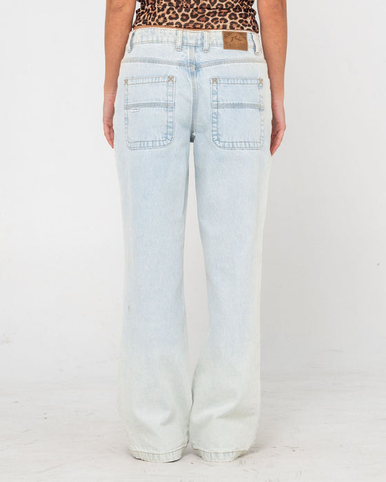 woman-wearing-suzy-straight-low-rise-jean-in-sky-blue-heather