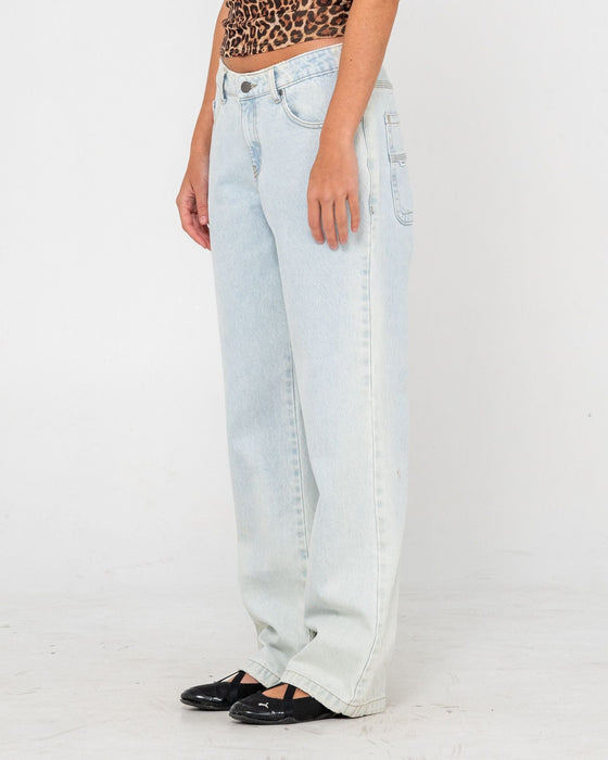 woman-wearing-suzy-straight-low-rise-jean-in-sky-blue-heather