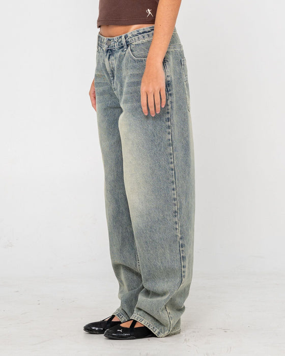 woman-wearing-bethany-baggy-low-rise-jean-in-dirty-dawg