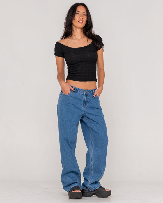 woman-wearing-bethany-baggy-low-rise-jean-in-middy-blue