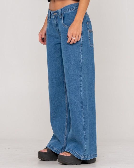woman-wearing-wendy-wide-low-rise-denim-jean-in-middy-blue