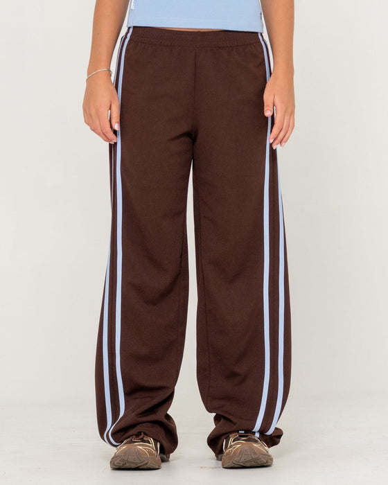 woman-wearing-bronson-low-rise-trackpant-in-java