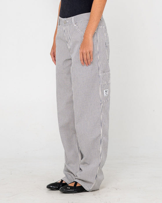 woman-wearing-worldwide-low-rise-pant-in-navy-stripe