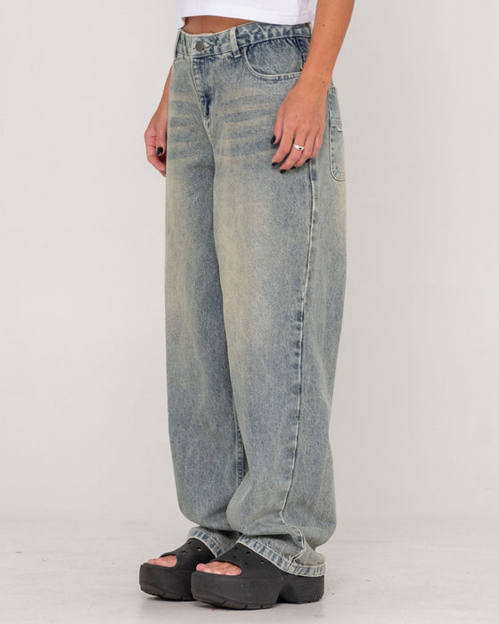 woman-wearing-norty-bethany-baggy-low-rise-jean-in-dirty-dawg