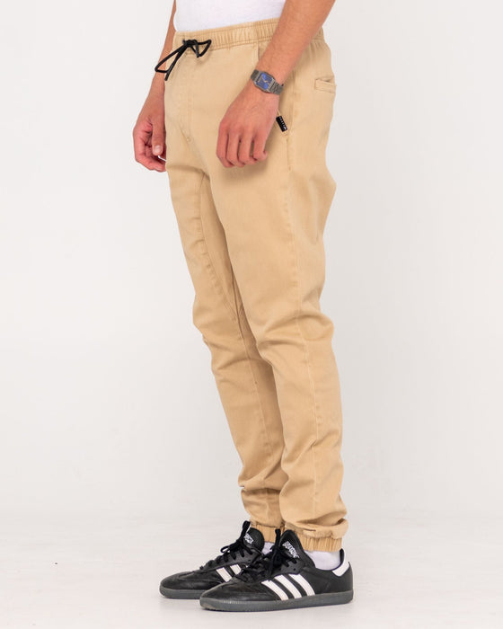 man-wearing-hook-out-elastic-pant-in-khaki