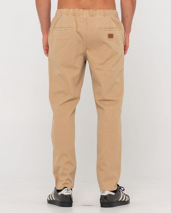 man-wearing-mid-boy-straight-fit-elastic-pant-in-khaki