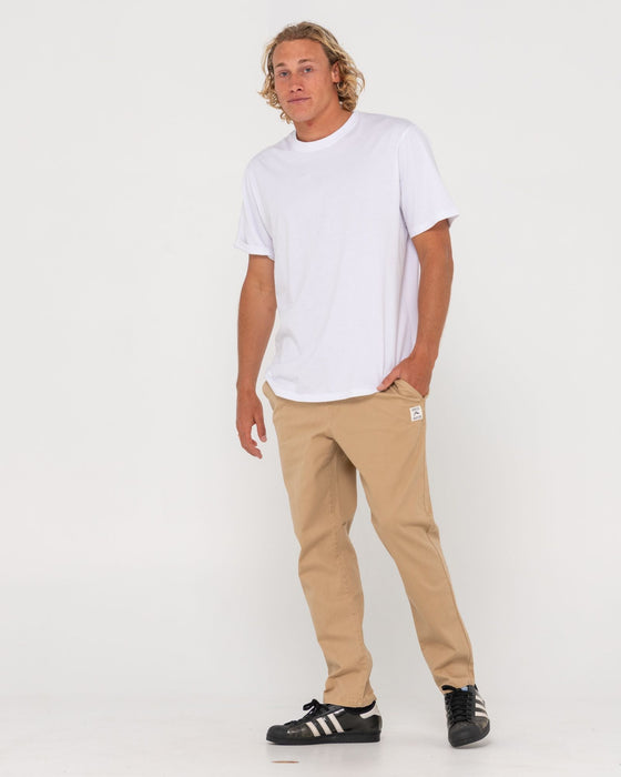 man-wearing-mid-boy-straight-fit-elastic-pant-in-khaki