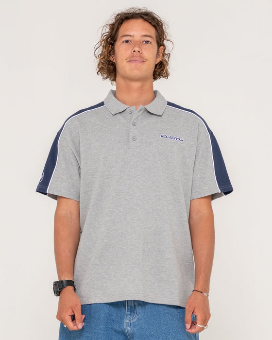 man-wearing-straight-shooter-short-sleeve-polo-in-grey-marle