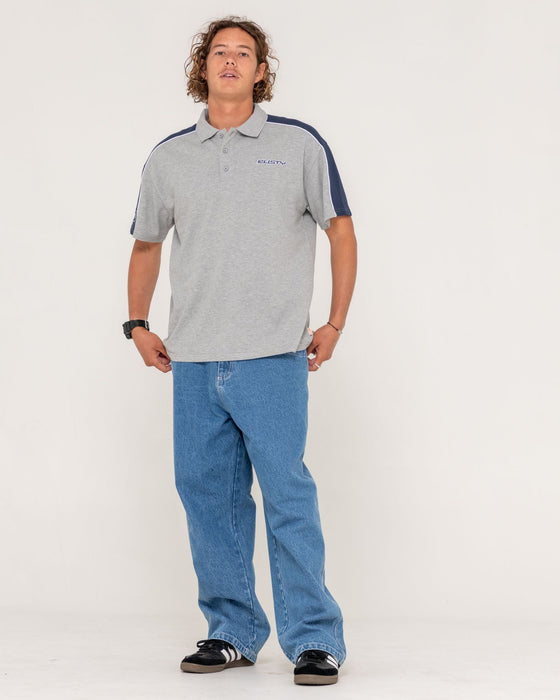 man-wearing-straight-shooter-short-sleeve-polo-in-grey-marle