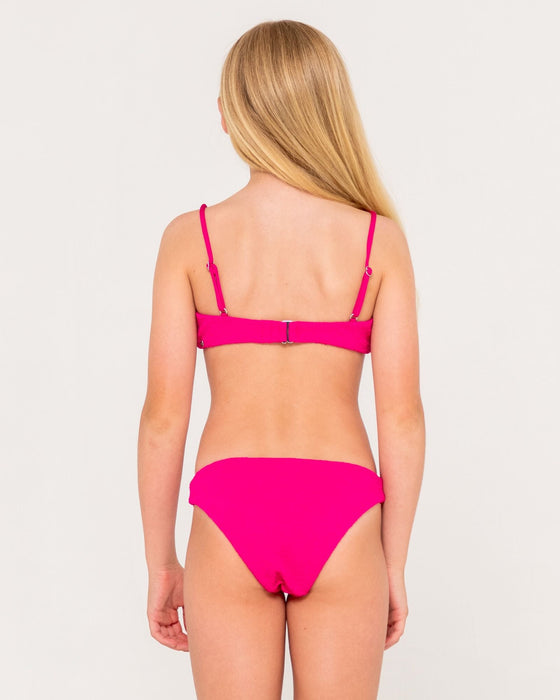 girl-wearing-sandalwood-bikini-set-girls-in-fuchsia