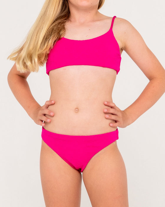 girl-wearing-sandalwood-bikini-set-girls-in-fuchsia