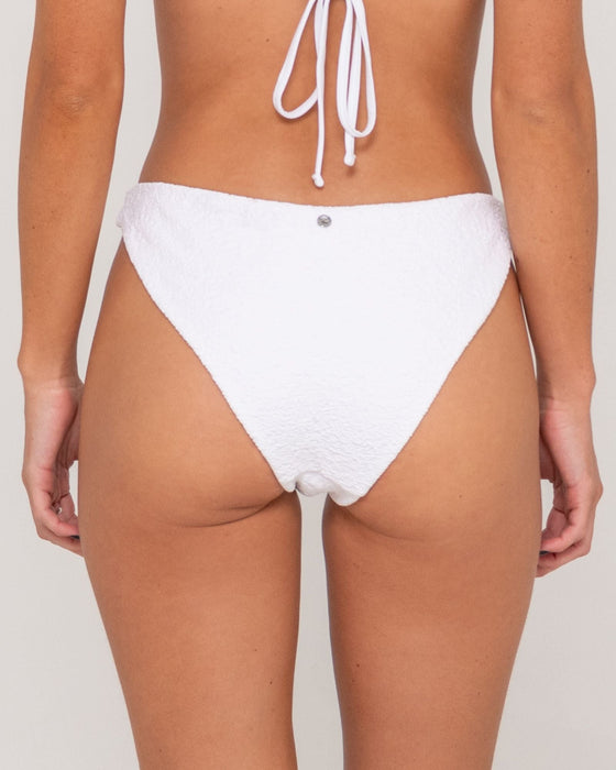 woman-wearing-sandalwood-classic-bikini-bottom-in-bright-white