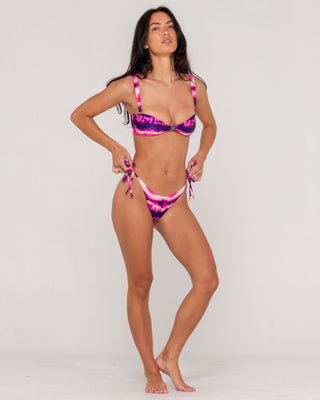woman-wearing-2-dye-4-bralette-bikini-top-in-pink-tie-dye