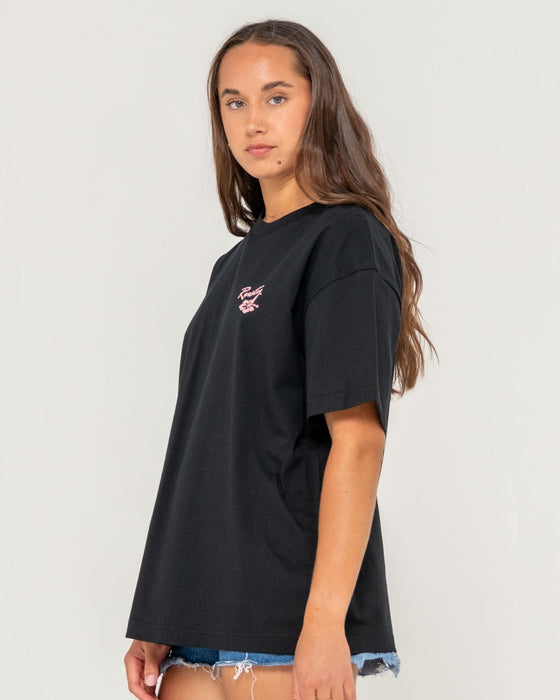 woman-wearing-jill-standard-fit-tee-in-black