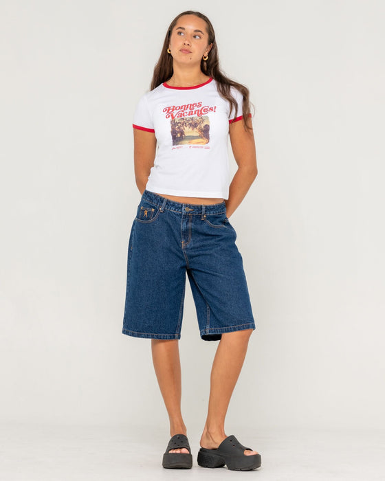 woman-wearing-bonnes-vacances-ringer-baby-tee-in-white