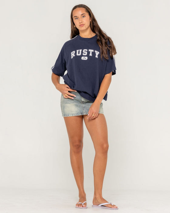 woman-wearing-all-saint-collegiate-og-oversize-tee-in-navy-blue