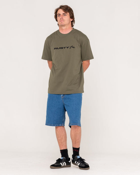 man-wearing-vital-rusty-short-sleeve-tee-in-savanna