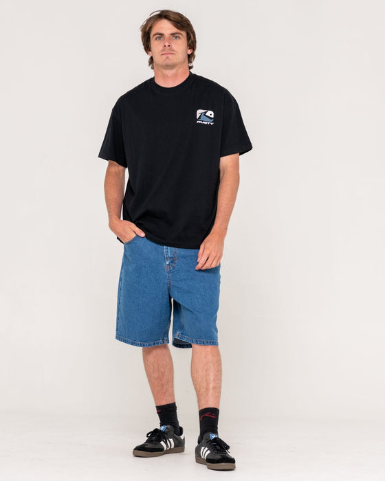 man-wearing-phenom-short-sleeve-tee-in-black-2