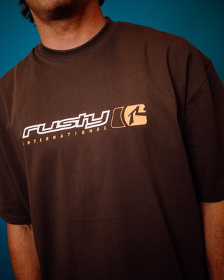 Man wearing Jetsetter Short Sleeve Tee in Coal