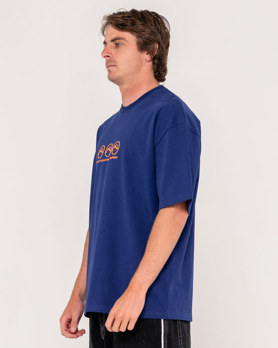 man-wearing-crusoe-short-sleeve-heavy-tee-in-dark-blue
