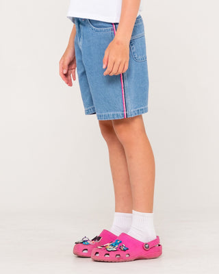 Girl wearing Flip Girl Low Rise Wide Leg Denim Jort in Middy Blue / Pink 1
