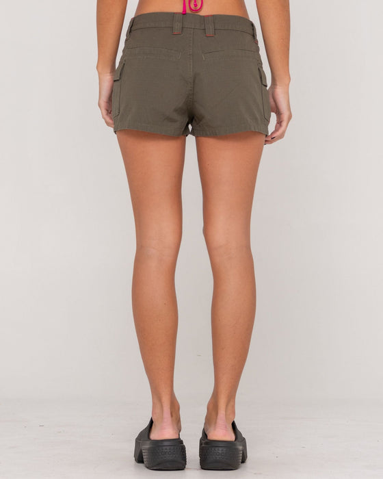 woman-wearing-tempo-low-rise-ripstop-cargo-short-in-shadow-army