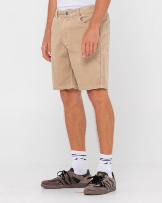 Man wearing Rifts 5 Pkt Short in Light Fennel