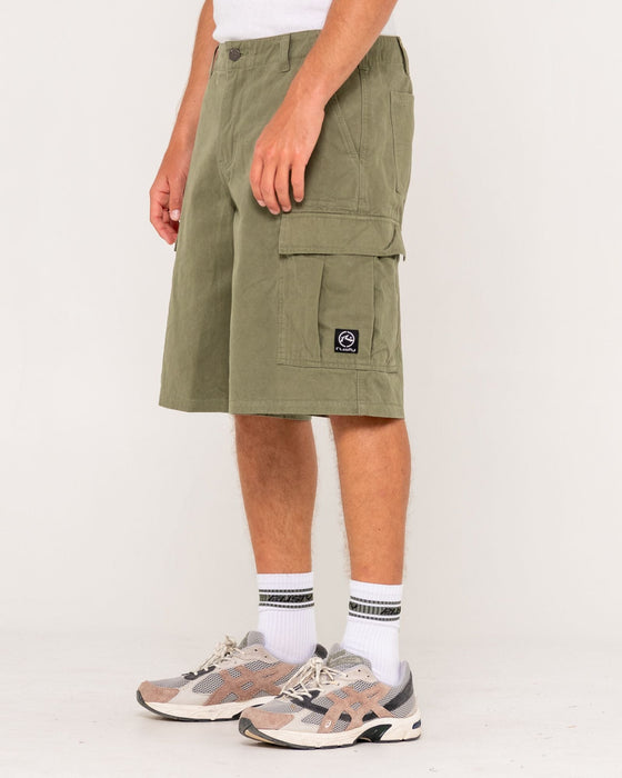 man-wearing-commando-cargo-short-in-army-green
