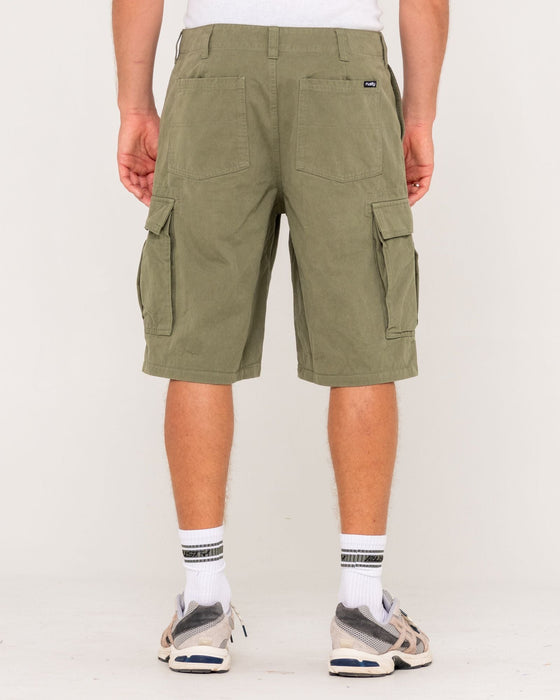 man-wearing-commando-cargo-short-in-army-green