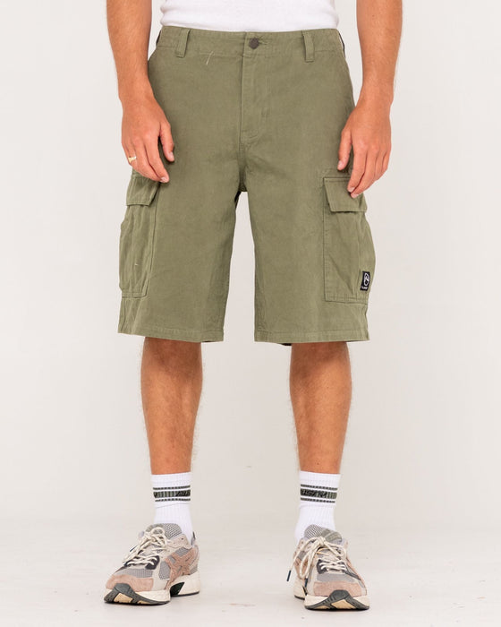man-wearing-commando-cargo-short-in-army-green
